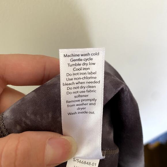 Athleta Salutation Stash Pocket II Capri Leggings in Gray Tie Dye Size XSP - Picture 10 of 11